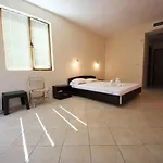 Menada Midia