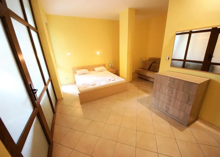 Menada Midia Apartmán *