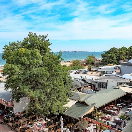 Menada Midia Σάνι Μπιτς