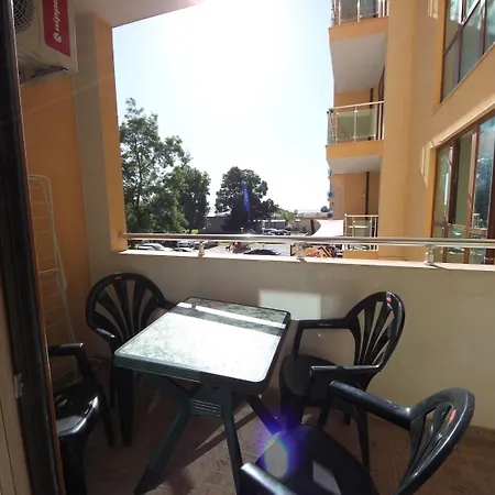 Διαμέρισμα Menada Midia *