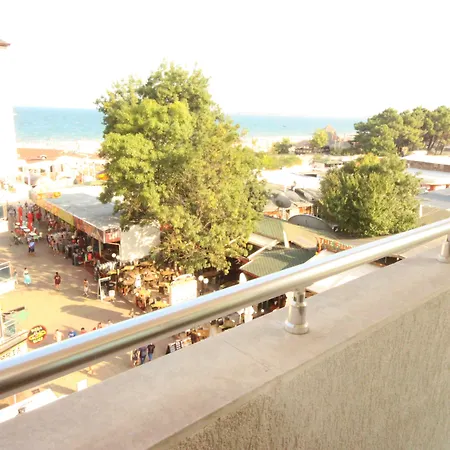 Menada Midia Σάνι Μπιτς