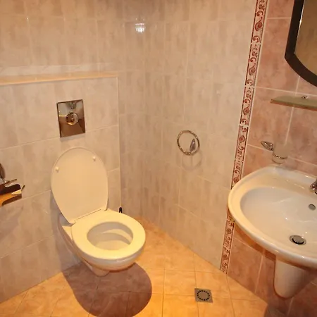 Menada Midia * Σάνι Μπιτς