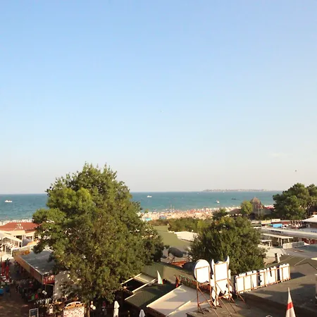 Menada Midia Σάνι Μπιτς