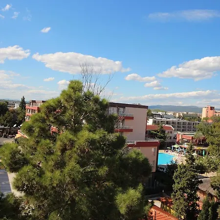 Menada Midia Σάνι Μπιτς