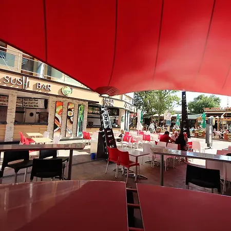 Menada Midia Σάνι Μπιτς