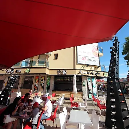 Menada Midia Σάνι Μπιτς